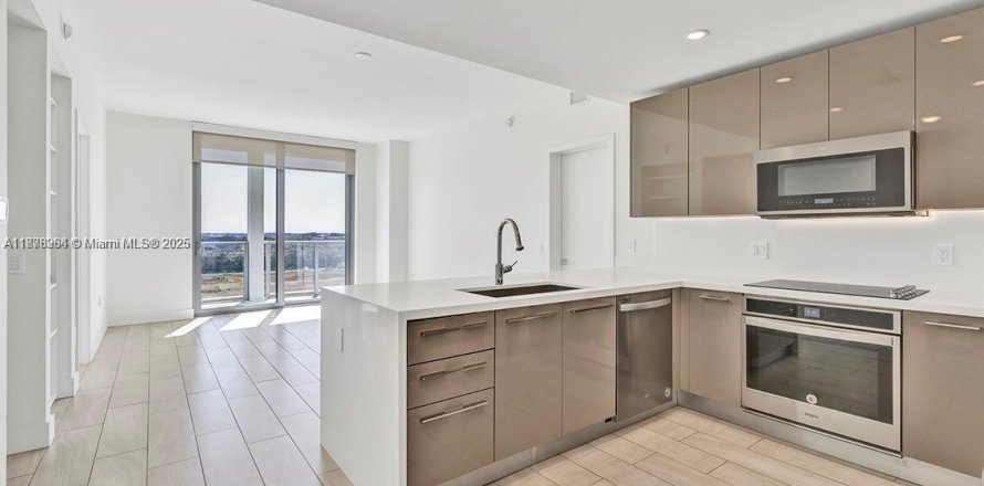 Кондоминиум с 2 спальнями в Санрайз, Флорида № 1923773