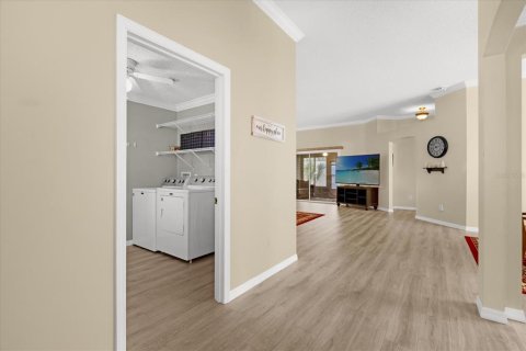 House in The Villages, Florida 3 bedrooms, 179.86 sq.m. № 1585949 - photo 7