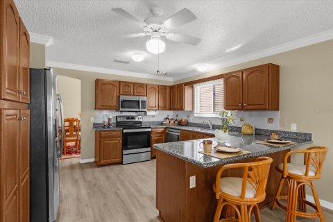 House in The Villages, Florida 3 bedrooms, 179.86 sq.m. № 1585949 - photo 17