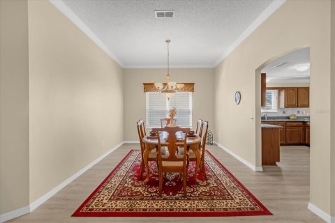 House in The Villages, Florida 3 bedrooms, 179.86 sq.m. № 1585949 - photo 11