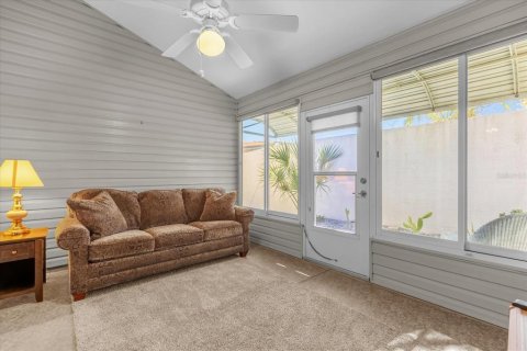 House in The Villages, Florida 3 bedrooms, 179.86 sq.m. № 1585949 - photo 9