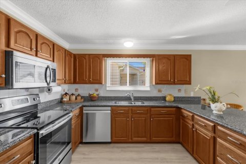 House in The Villages, Florida 3 bedrooms, 179.86 sq.m. № 1585949 - photo 16