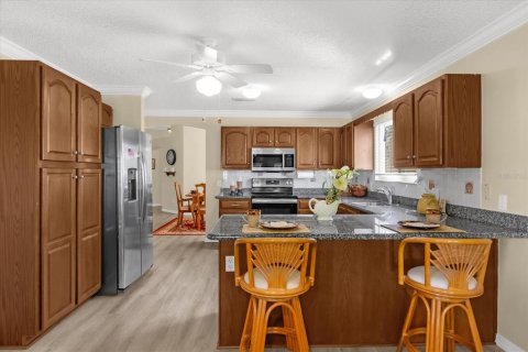 House in The Villages, Florida 3 bedrooms, 179.86 sq.m. № 1585949 - photo 4