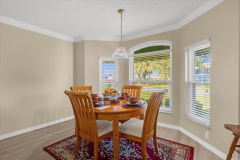 House in The Villages, Florida 3 bedrooms, 179.86 sq.m. № 1585949 - photo 20