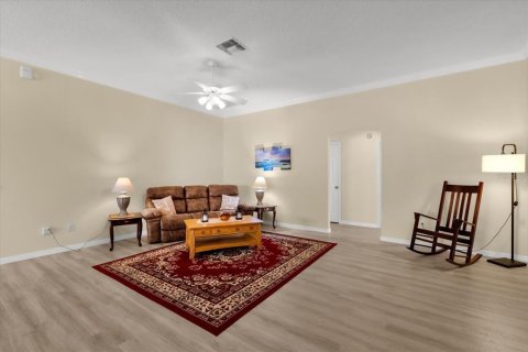 House in The Villages, Florida 3 bedrooms, 179.86 sq.m. № 1585949 - photo 14