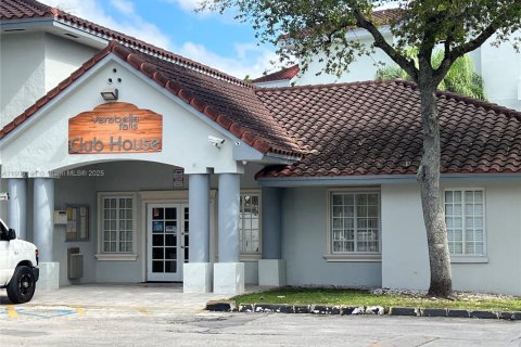 Condo in Miami, Florida, 2 bedrooms  № 1967855 - photo 11