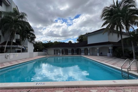 Condo in Miami, Florida, 2 bedrooms  № 1967855 - photo 14