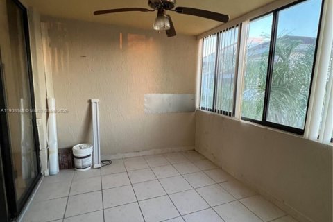 Condo in Miami, Florida, 2 bedrooms  № 1967855 - photo 21
