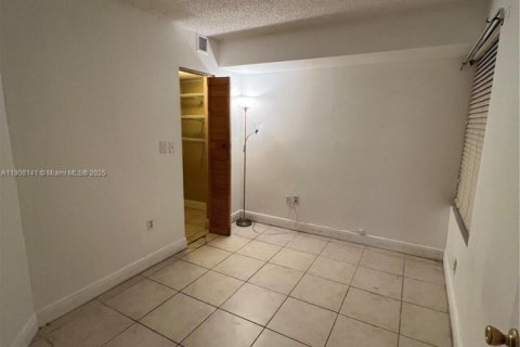 Condo in Miami, Florida, 2 bedrooms  № 1967855 - photo 18