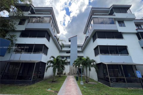 Condo in Miami, Florida, 2 bedrooms  № 1967855 - photo 12