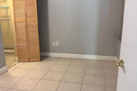 Condo in Miami, Florida, 2 bedrooms  № 1967855 - photo 3