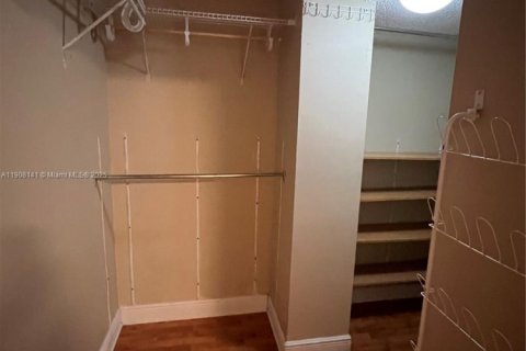 Condo in Miami, Florida, 2 bedrooms  № 1967855 - photo 24