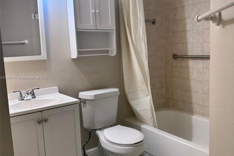 Condo in Miami, Florida, 2 bedrooms  № 1967855 - photo 7