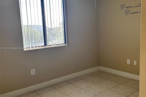 Condo in Miami, Florida, 2 bedrooms  № 1967855 - photo 5