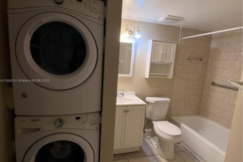 Condo in Miami, Florida, 2 bedrooms  № 1967855 - photo 26