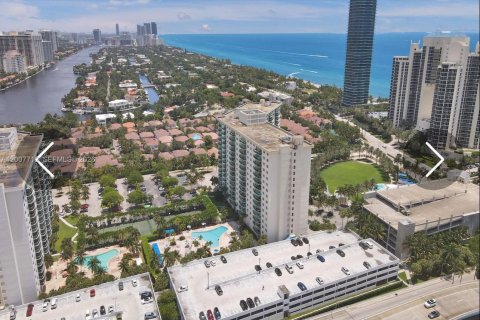 Condo in Sunny Isles Beach, Florida, 1 bedroom  № 2145929 - photo 13