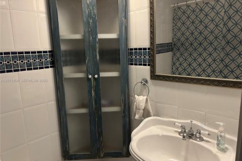 Condo in Miami, Florida, 2 bedrooms № 2075388 - photo 27