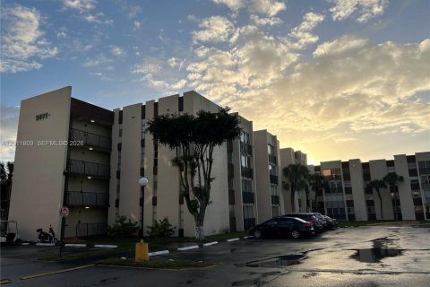 Condo in Miami, Florida, 2 bedrooms № 2075388 - photo 22