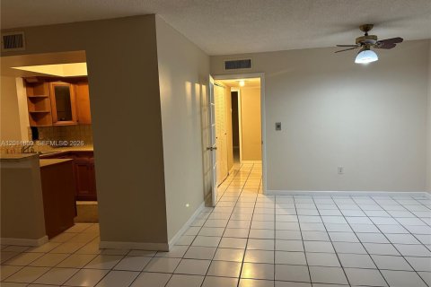 Condo in Miami, Florida, 2 bedrooms № 2075388 - photo 16