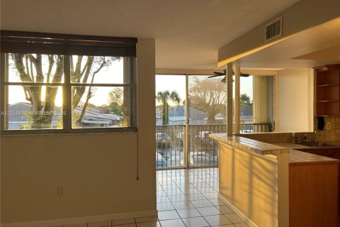 Condo in Miami, Florida, 2 bedrooms № 2075388 - photo 24