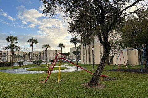 Condo in Miami, Florida, 2 bedrooms № 2075388 - photo 17