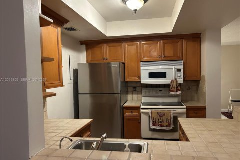 Condo in Miami, Florida, 2 bedrooms № 2075388 - photo 6