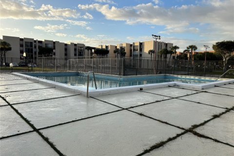 Condo in Miami, Florida, 2 bedrooms № 2075388 - photo 20
