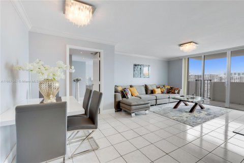 Copropriété à vendre à Aventura, Floride: 2 chambres, 99.68 m2 № 1864155 - photo 11