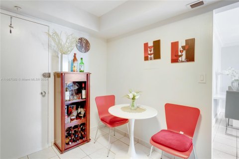 Copropriété à vendre à Aventura, Floride: 2 chambres, 99.68 m2 № 1864155 - photo 13