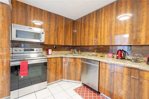 Copropriété à vendre à Aventura, Floride: 2 chambres, 99.68 m2 № 1864155 - photo 16