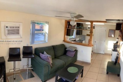 Commercial property in Hollywood, Florida 138.7 sq.m. № 1887931 - photo 11