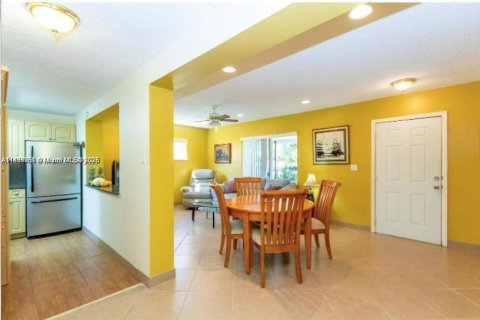 Commercial property in Hollywood, Florida 138.7 sq.m. № 1887931 - photo 8