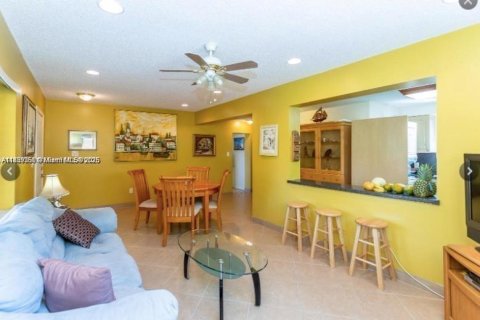Commercial property in Hollywood, Florida 138.7 sq.m. № 1887931 - photo 6