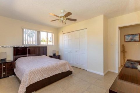 Commercial property in Hollywood, Florida 138.7 sq.m. № 1887931 - photo 4