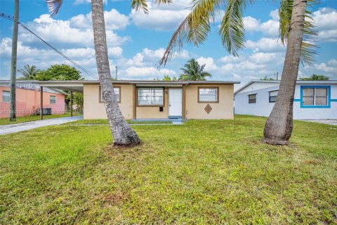 House in Fort Lauderdale, Florida 3 bedrooms, 105.17 sq.m. № 1830882 - photo 2