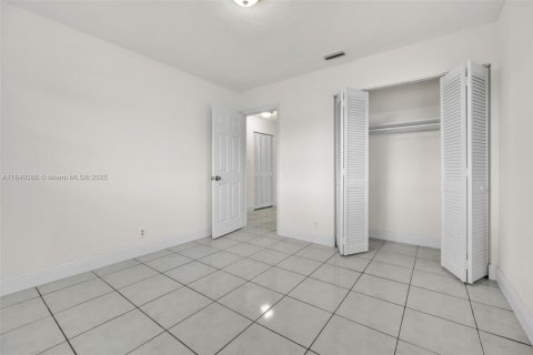 House in Fort Lauderdale, Florida 3 bedrooms, 105.17 sq.m. № 1830882 - photo 28