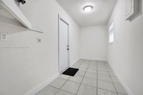 House in Fort Lauderdale, Florida 3 bedrooms, 105.17 sq.m. № 1830882 - photo 14