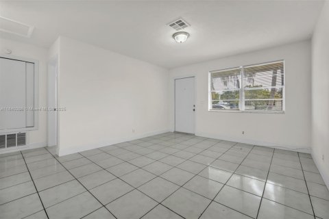 House in Fort Lauderdale, Florida 3 bedrooms, 105.17 sq.m. № 1830882 - photo 16