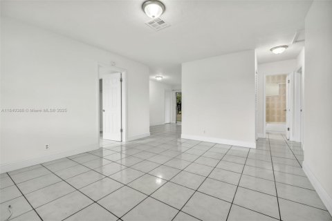 House in Fort Lauderdale, Florida 3 bedrooms, 105.17 sq.m. № 1830882 - photo 24