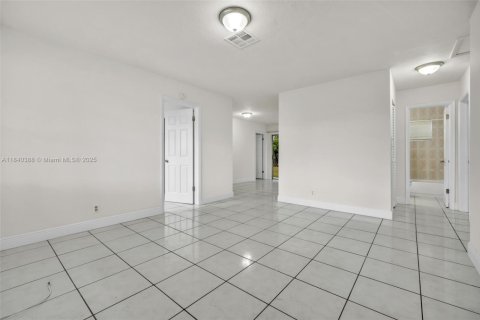 House in Fort Lauderdale, Florida 3 bedrooms, 105.17 sq.m. № 1830882 - photo 18