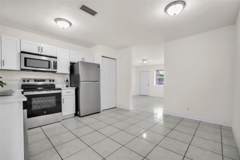 House in Fort Lauderdale, Florida 3 bedrooms, 105.17 sq.m. № 1830882 - photo 13