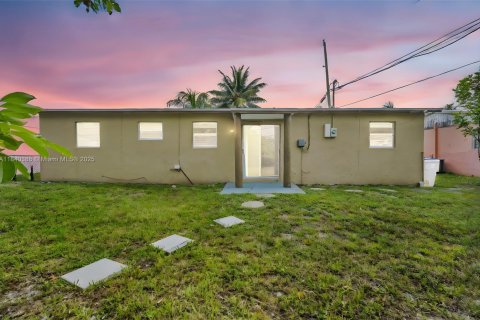 House in Fort Lauderdale, Florida 3 bedrooms, 105.17 sq.m. № 1830882 - photo 30