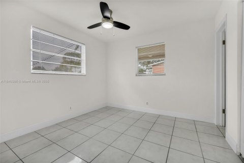 House in Fort Lauderdale, Florida 3 bedrooms, 105.17 sq.m. № 1830882 - photo 19