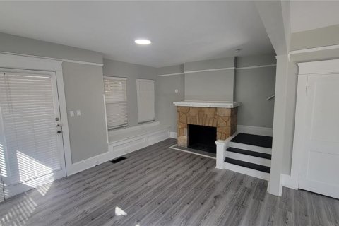 Commercial property in Daytona Beach, Florida 4 bedrooms, 270.72 sq.m. № 1620420 - photo 3