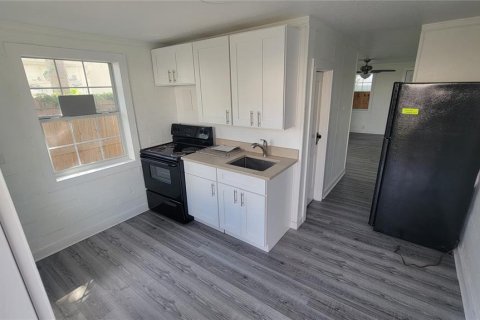 Commercial property in Daytona Beach, Florida 4 bedrooms, 270.72 sq.m. № 1620420 - photo 21