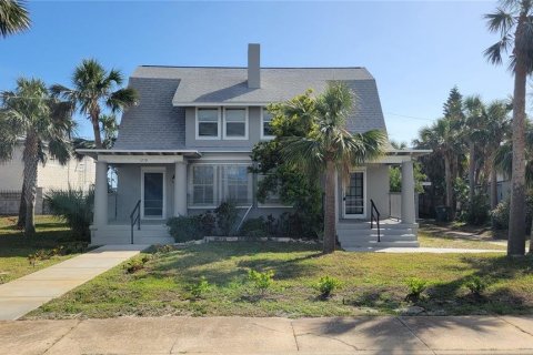 Commercial property in Daytona Beach, Florida 4 bedrooms, 270.72 sq.m. № 1620420 - photo 1