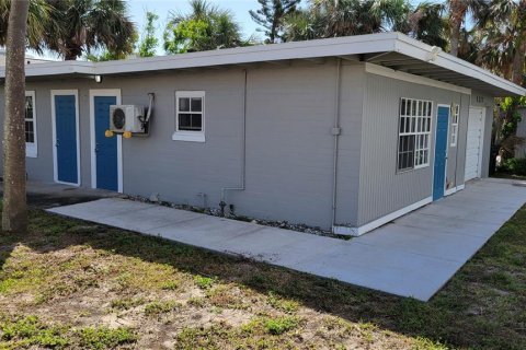 Commercial property in Daytona Beach, Florida 4 bedrooms, 270.72 sq.m. № 1620420 - photo 2