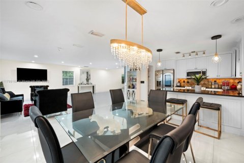 Купить виллу или дом в Коконат Крик, Флорида 4 спальни, 180.32м2, № 1929536 - фото 10