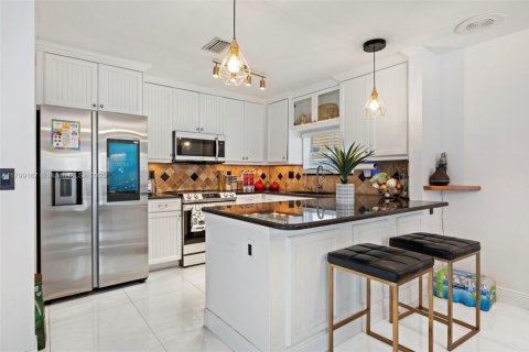 Купить виллу или дом в Коконат Крик, Флорида 4 спальни, 180.32м2, № 1929536 - фото 11