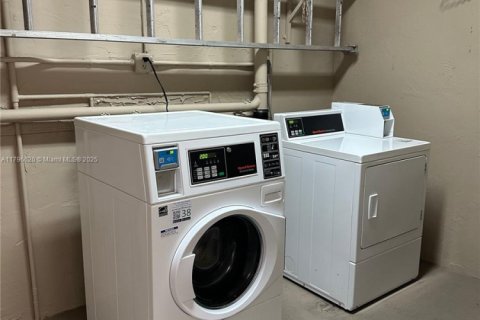 Condominio en venta en Miami, Florida, 2 dormitorios, 74.69 m2 № 1708982 - foto 21
